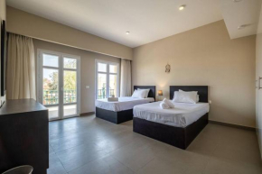 Ocean View: Spacious 2-Bed Apt